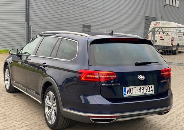 Volkswagen Passat cena 82900 przebieg: 220000, rok produkcji 2016 z Gryfice małe 781